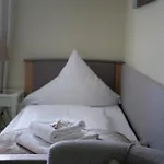 金辛格尔旅馆 酒店 Mauerkirchen